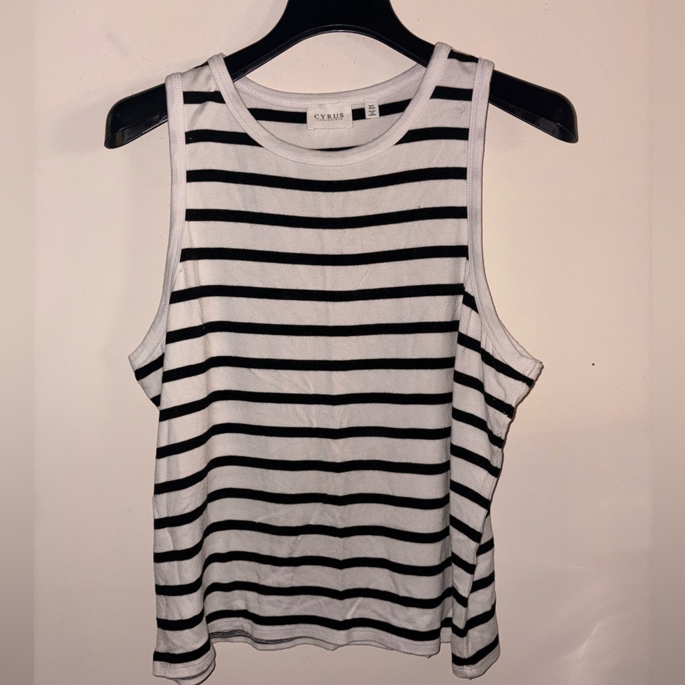 Cyrus Essentials size XL Tank Top
